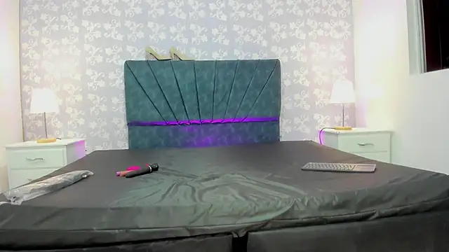 VioletRose as online show from March 2026 02:01:01 AM