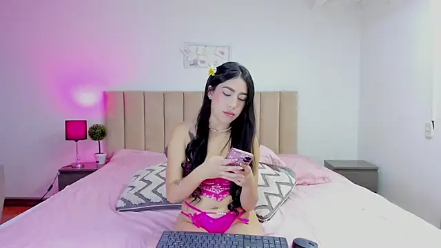 Snapshot of Alana_Sky chatting on September 2025 01:16:01 PM Alana Sky online show from September 2025 01:16:01 PM