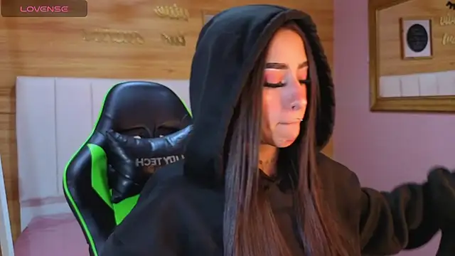 Abril Velvet a  online show from November 2025 07:58:02 PM