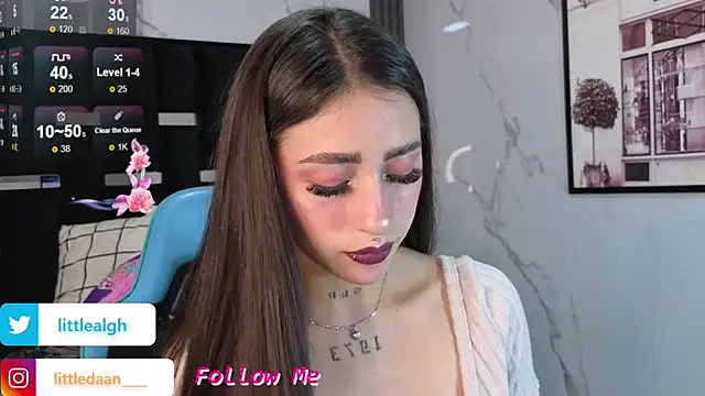 Abril Velvet a  online show from September 2025 01:00:01 PM
