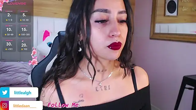 Abril Velvet a  online show from October 2025 07:35:02 PM