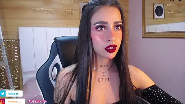 Abril Velvet a  online show from October 2025 07:37:01 PM