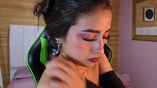 Abril Velvet a  online show from November 2025 01:26:02 AM