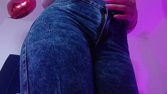 Annie switt online show from April 2026 04:47:01 AM