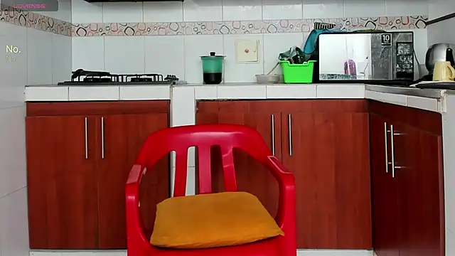 MiaBlaze  online show from February 2026 03:09:02 PM