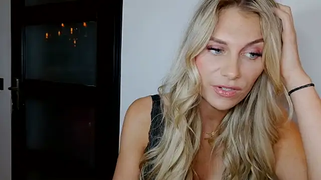 Snapshot of Melody1600 chatting on September 2025 08:37:01 PM Melody1600 online show from September 2025 08:37:01 PM