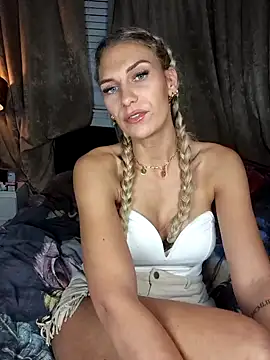 Snapshot of Melody1600 chatting on September 2025 09:42:01 PM Melody1600 online show from September 2025 09:42:01 PM