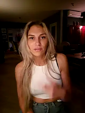 Snapshot of Melody1600 chatting on October 2025 11:06:01 PM Melody1600 online show from October 2025 11:06:01 PM