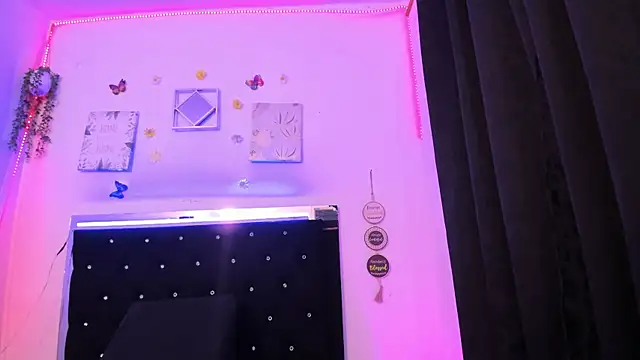 Snapshot of AkariRosetti chatting on October 2025 08:19:01 PM AkariRosetti online show from October 2025 08:19:01 PM