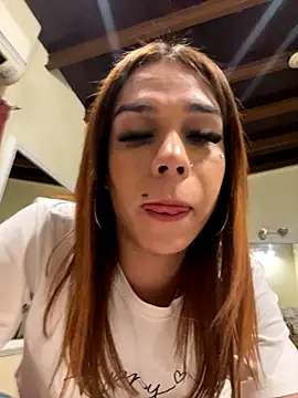 Snapshot of Makaela_Haddad chatting on October 2025 01:07:02 AM Makaela Haddad online show from October 2025 01:07:02 AM