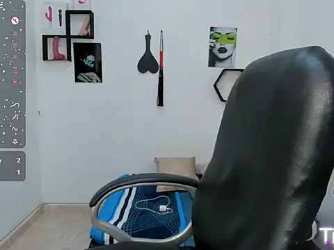 ZoeWright1 online show from September 2025 10:19:02 PM