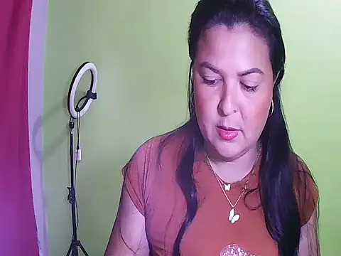 Snapshot of anapaulaa chatting on November 2025 09:29:01 PM anapaulaa online show from November 2025 09:29:01 PM