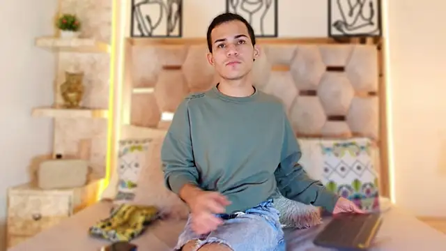 Snapshot of alessandro_musk chatting on December 2025 03:54:01 AM alessandro musk online show from December 2025 03:54:01 AM