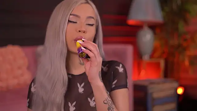 NickyBenz online show from November 2025 07:06:01 PM