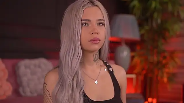 NickyBenz online show from November 2025 06:57:02 PM