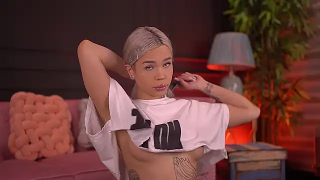 NickyBenz online show from November 2025 06:56:02 PM