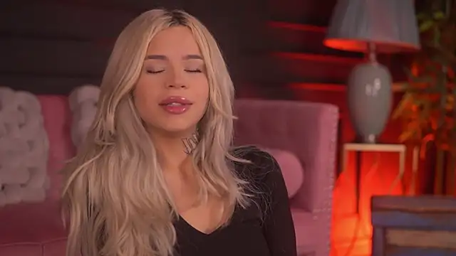 NickyBenz online show from November 2025 07:14:02 PM