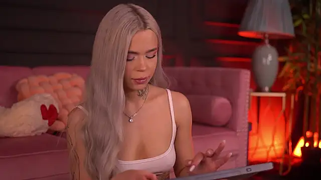 NickyBenz online show from November 2025 08:12:01 PM