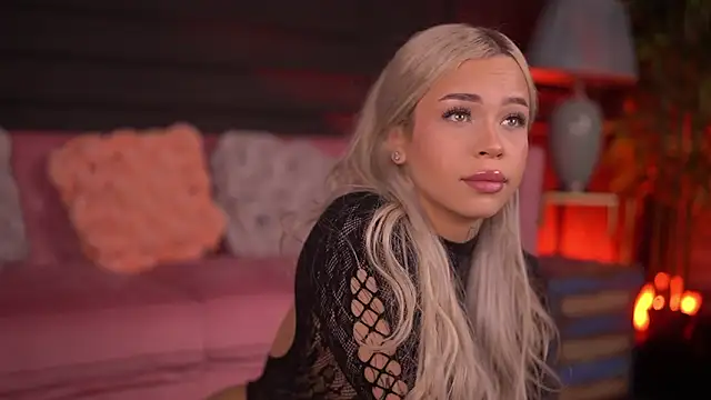 NickyBenz online show from November 2025 07:03:01 PM