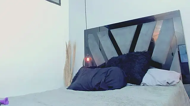 Snapshot of auraeroticaxxx chatting on February 2026 03:30:01 AM auraeroticaxxx online show from February 2026 03:30:01 AM