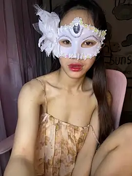 TiNa 04 online show from October 2025 11:05:02 PM