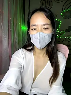TiNa 04 online show from October 2025 11:01:01 AM