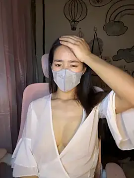 TiNa 04 online show from October 2025 10:38:02 AM