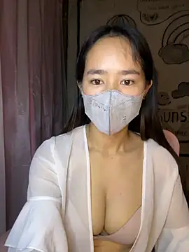 TiNa 04 online show from October 2025 11:06:02 PM