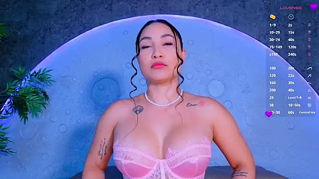 ReinaChloe online show from June 2026 04:34:02 PM
