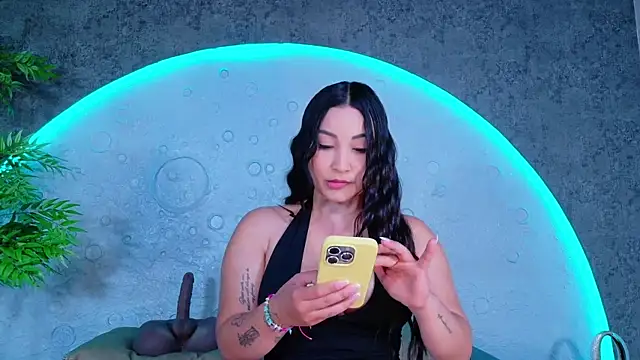 ReinaChloe online show from July 2026 04:29:02 PM