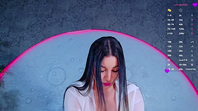 ReinaChloe online show from June 2026 04:28:01 PM