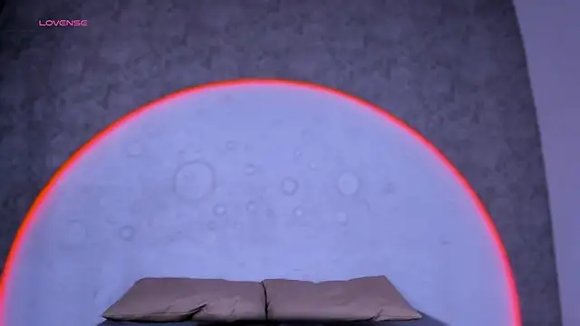 ReinaChloe online show from November 2025 04:06:02 PM