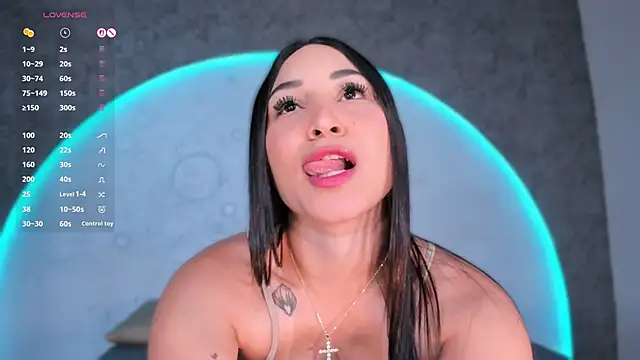 ReinaChloe online show from March 2026 04:32:02 PM