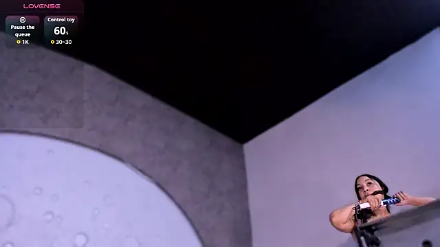 ReinaChloe online show from February 2026 04:04:02 PM