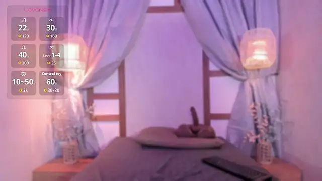 ReinaChloe online show from March 2026 10:56:01 AM