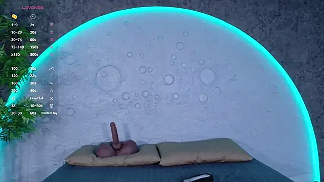 ReinaChloe online show from April 2026 04:44:02 PM