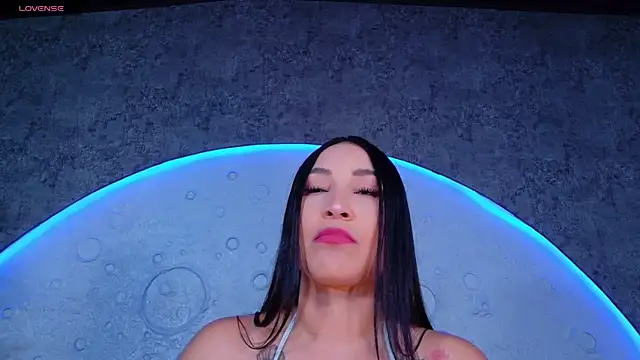 ReinaChloe online show from April 2026 04:55:01 PM