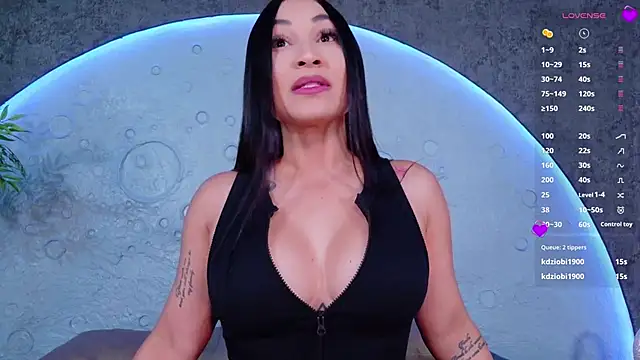 ReinaChloe online show from May 2026 04:28:02 PM