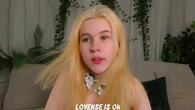 ElizSpieth online show from October 2025 01:21:02 PM