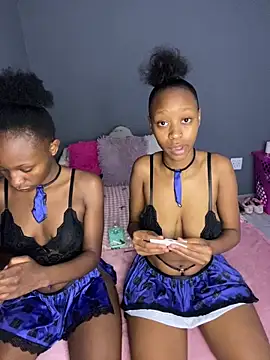 LonelyQueenxx25 online show from December 2025 05:43:01 AM