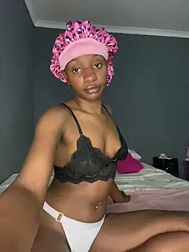 LonelyQueenxx25 online show from February 2026 06:17:01 PM