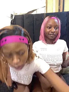 LonelyQueenxx25 online show from March 2026 07:04:01 PM