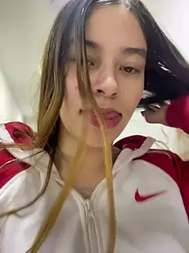 Snapshot of CharlotteBrownn_ chatting on February 2026 03:40:02 AM CharlotteBrownn online show from February 2026 03:40:02 AM