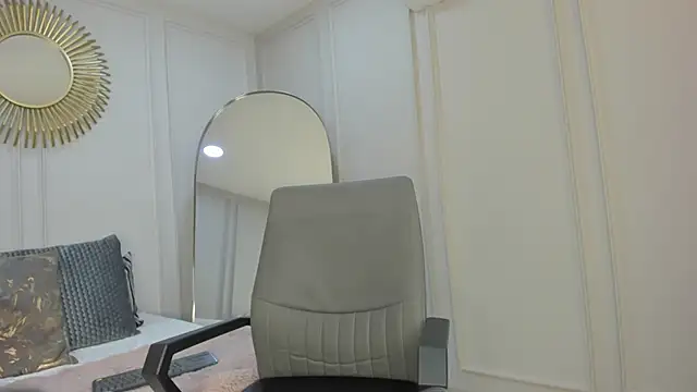 CharlotteBrownn  online show from September 2025 01:34:02 AM