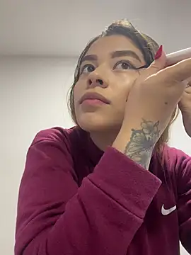 Snapshot of CharlotteBrownn_ chatting on February 2026 03:31:02 AM CharlotteBrownn online show from February 2026 03:31:02 AM