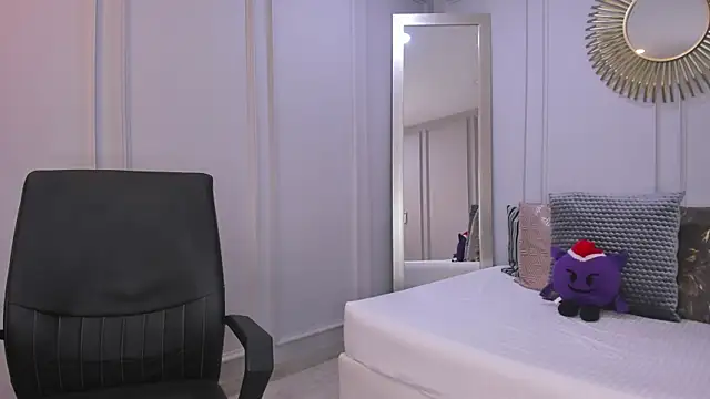 Snapshot of CharlotteBrownn_ chatting on December 2025 04:34:02 AM CharlotteBrownn online show from December 2025 04:34:02 AM