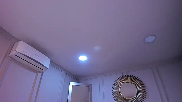 Snapshot of CharlotteBrownn_ chatting on December 2025 04:36:01 AM CharlotteBrownn online show from December 2025 04:36:01 AM