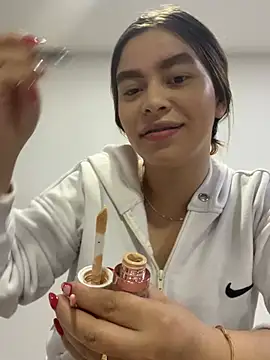 Snapshot of CharlotteBrownn_ chatting on February 2026 02:46:01 AM CharlotteBrownn online show from February 2026 02:46:01 AM