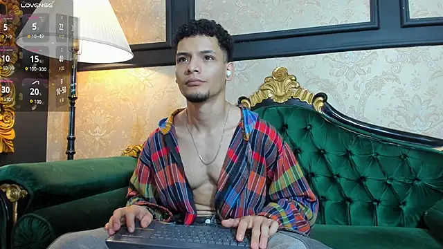 Snapshot of AlessandroKiing chatting on April 2026 08:32:01 PM AlessandroKiing online show from April 2026 08:32:01 PM