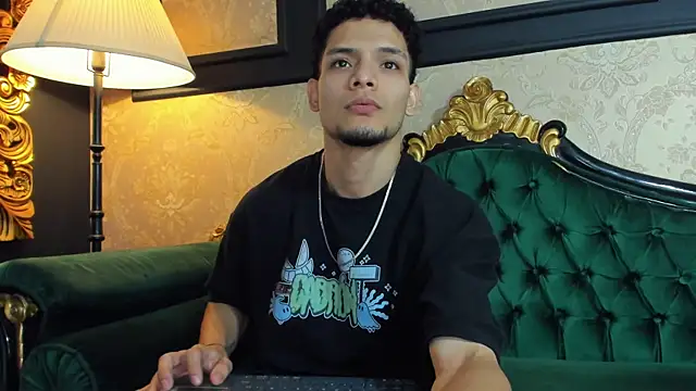 Snapshot of AlessandroKiing chatting on April 2026 07:07:02 PM AlessandroKiing online show from April 2026 07:07:02 PM